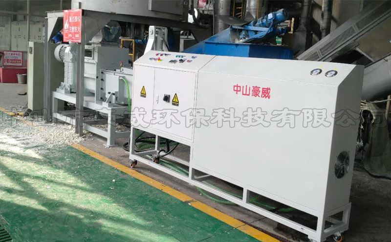 CU360聚氨酯壓實機應用生產(chǎn)線